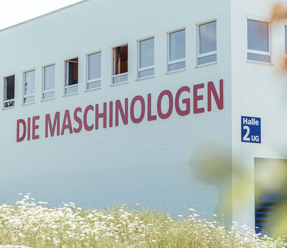 Firmengebäude Maschinologen mit Logo
